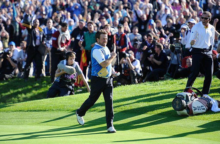 Ryder Cup 4 Jenkins: Graeme McDowell celebrates holing his birdie putt on the 16th green Ryder