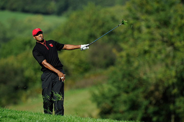 Ryder Cup 4 Jenkins: Tiger Woods plays from thick rough near the 15th, Ryder Cup 2010 day four