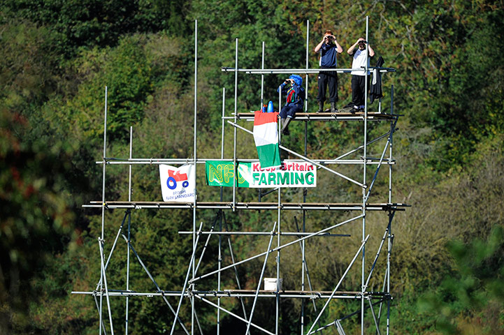 Ryder Cup 4 Jenkins: Some enterprising spectators watching the Ryder Cup 2010 day four