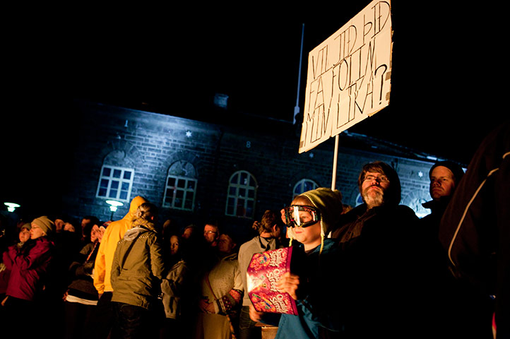 24 hours in pictures: Protesters demonstrate in front of the Icelandic Parliament house