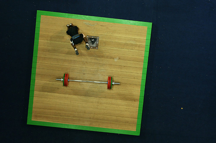 24 hours in pictures: Commonwealth Games weightlifting