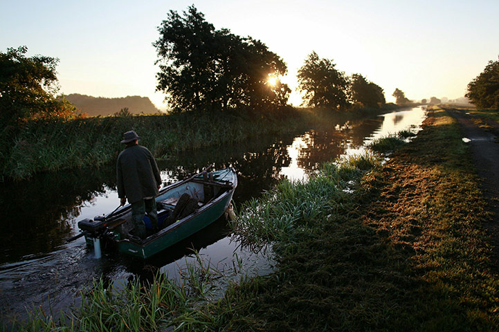 Eel fishing: Traditional eel fishing, Outwell, UK