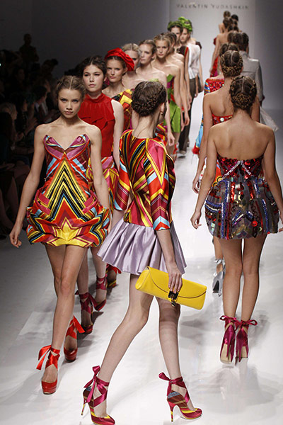 paris fashion day 9: Valentin Yudashkin Ready-to-Wear Spring-Summer 2011