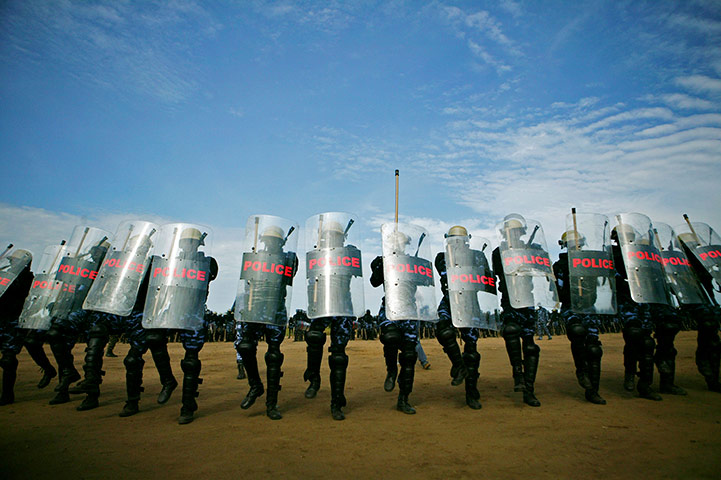 24 hours in pictures: Southern Sudanese police perform training exercises 