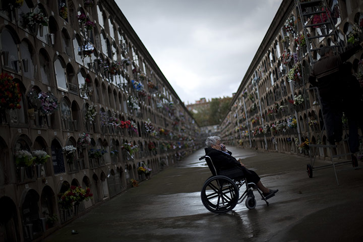 24 hours in pictures: eve of  All Saints Day  in Barcelona