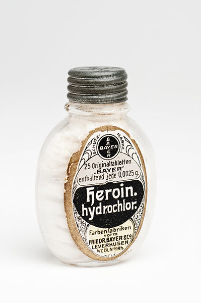 Банка медицинского героина, выпускавшегося компанией Bayer