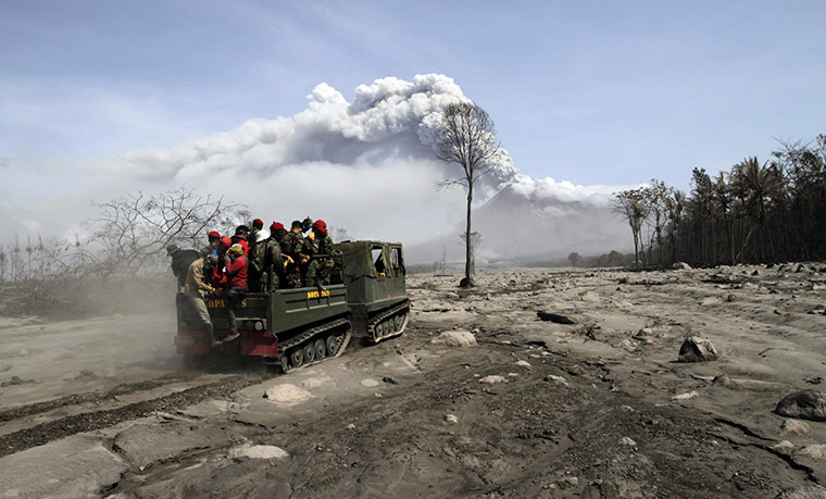 24 hours in pictures: Mount Merapi eruption