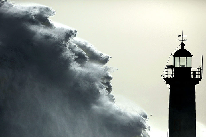 24 hours in pictures: Bad weather in Portugal