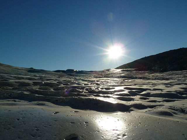 Polar circle: Polar Circle marathon - ice-cap section close-up