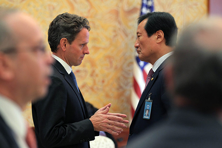 G20 Seoul: Timothy Geithner talks with Yoon Jeung-hyun G20