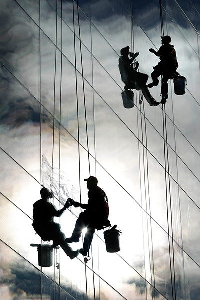 24 hours in pictures: Window washers clean The National Museum of American Jewish History 