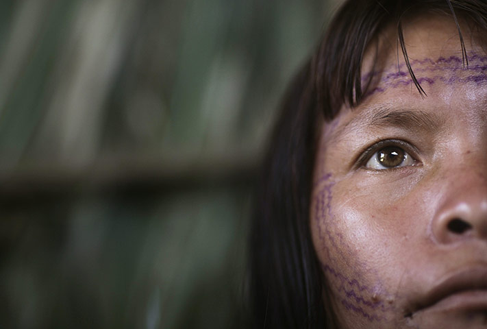 From the agencies: Woman waits for medical attention in Santa Isabel do Rio Negro