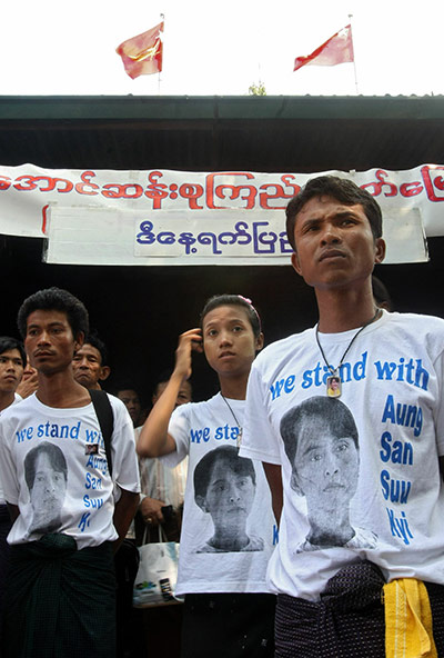 Suu Kyi Release: Supporters of Aung San Suu Kyi wear shirts printed with a picture of her