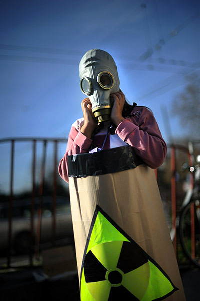 24 Hours: A Bulgarian girl attends a rally against the visit of Vladimir Putin