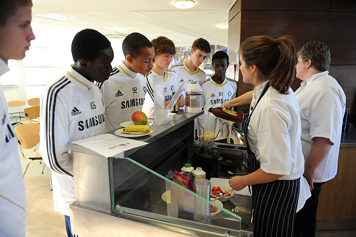 Chelsea Academy: Chelsea FC academy youngsters watch smoothies being prepared for them