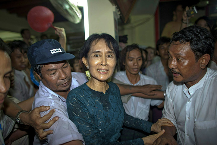 Aung San Suu Kyi release :   Aung San Suu Kyi leaves a press conference 