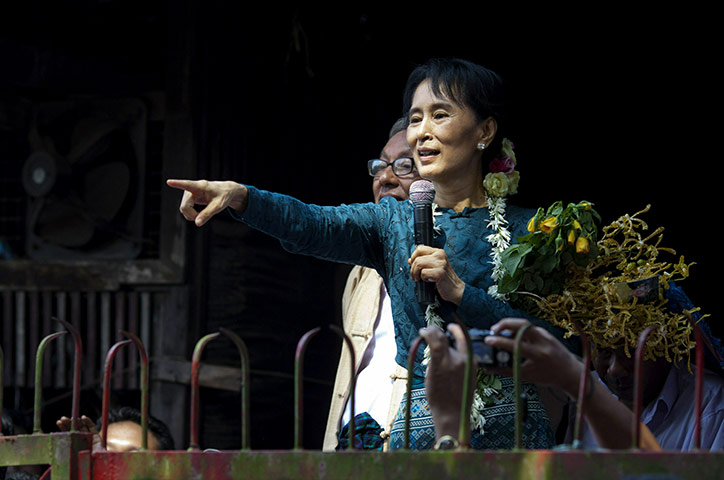 Aung San Suu Kyi release : Aung San Suu Kyi addresses thousands