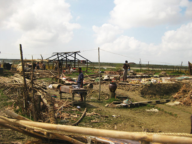 MDG Burma 2008 cyclone : survivors of Cyclone Giri 