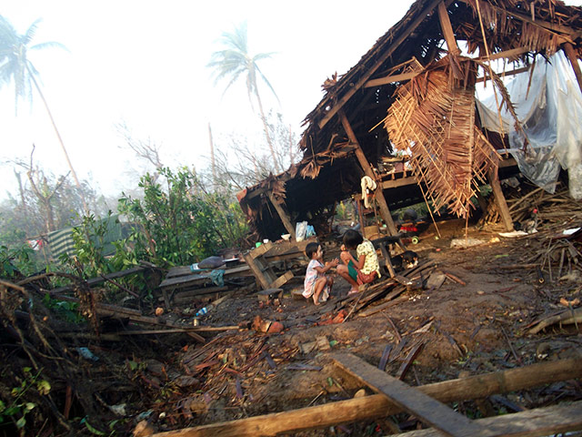 MDG Burma 2008 cyclone : survivors of Cyclone Giri 