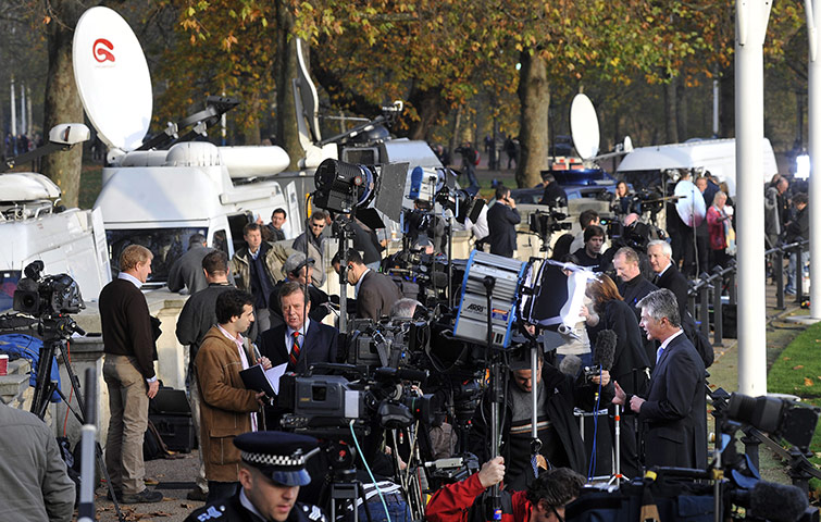 William's engagement: Media report outside Buckingham Palace in London
