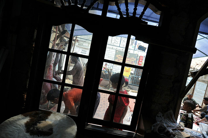 Eid al-Adha: Children watch as volunteers slaughter goats