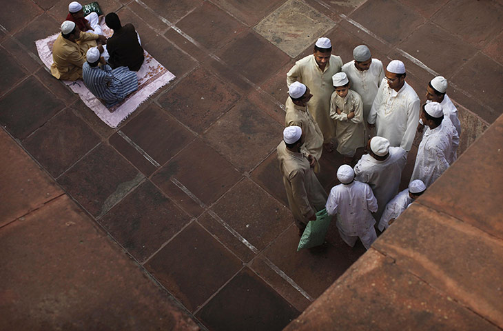 24 hours in pictures: Eid al-Adha in India