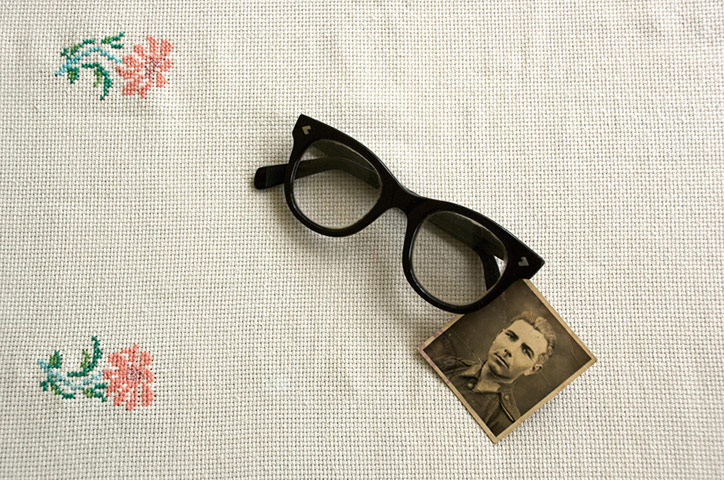 In pictures: material: Glasses and photo