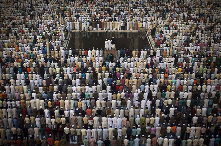 Eid al-Adha: Indian Muslims pray at the Jama Masjid mosque