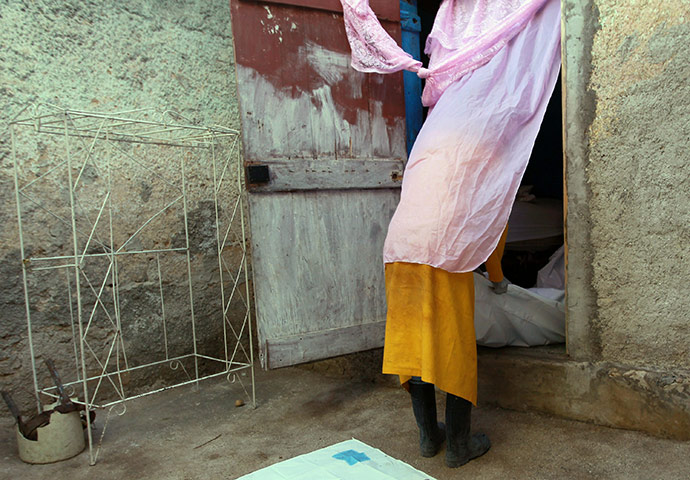 Haiti Cholera Devastation: Haiti Battles With Cholera Outbreak, As Death Toll Reaches 1,000