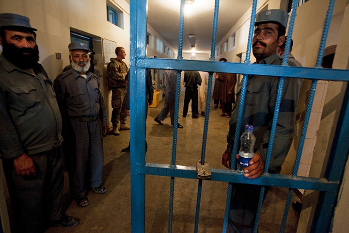 Lashkar Gah Afghanistan: Afghan guards with Taliban prisoners at Lashkar Gah