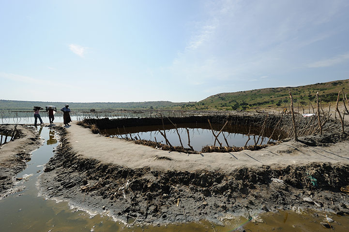Lake Katwe: Katwe Salt Pan, Oxfam, Rwenzori, Uganda