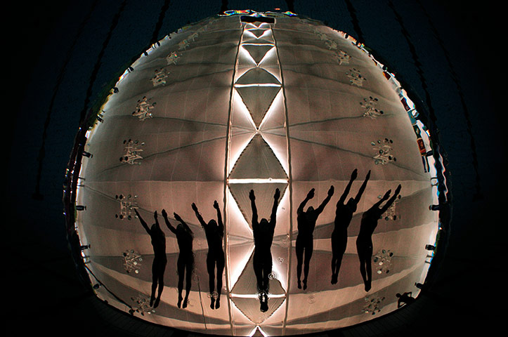 24 Hours: The Chinese team jumps into the pool to practice