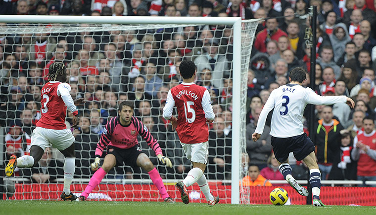 Arsenal v Spurs: Gareth Bales scores to pull one back for Tottenham against Arsenal