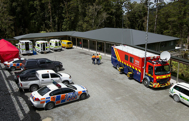 New Zealand mine: Police and rescue teams at the Pike River Coal mine