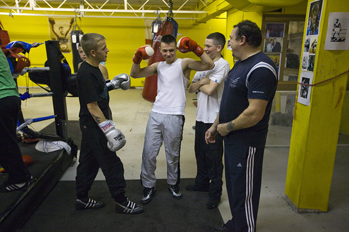 Spending Review 2010: Teenagers train at boxing gym run by Ray Monk in Northfield
