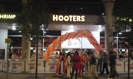 hooters in cardiff