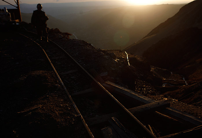 24 hours in pictures: mine collapse in bolivia
