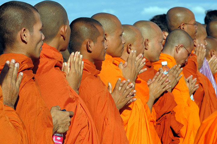 Cambodian stampeded 1: Cambodian Buddhist monks gather to pray