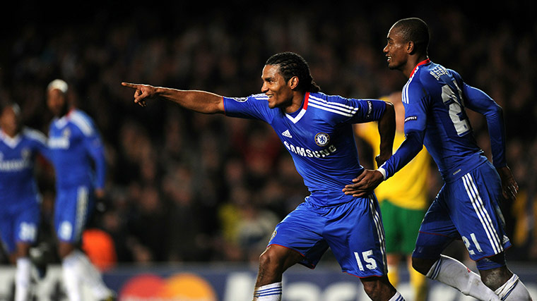 Champions League Tuesday: Chelsea's French player Florent Malouda celebrates after scoring the winner