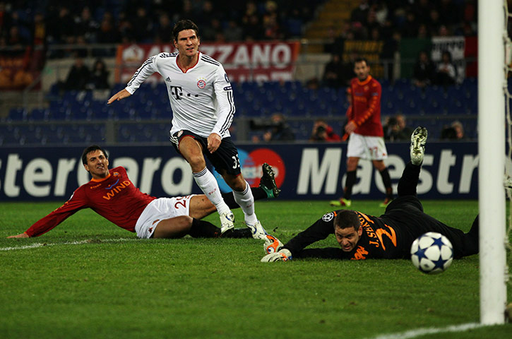 Champions League Tuesday: Bayern's Mario Gomez scores his second goal