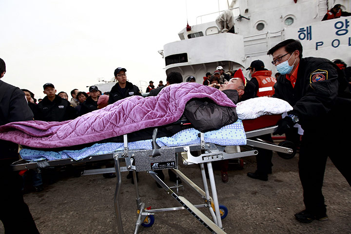 Yeonpyeong island : Residents of Yeonpyeong arrive at Incheon port, South Korea
