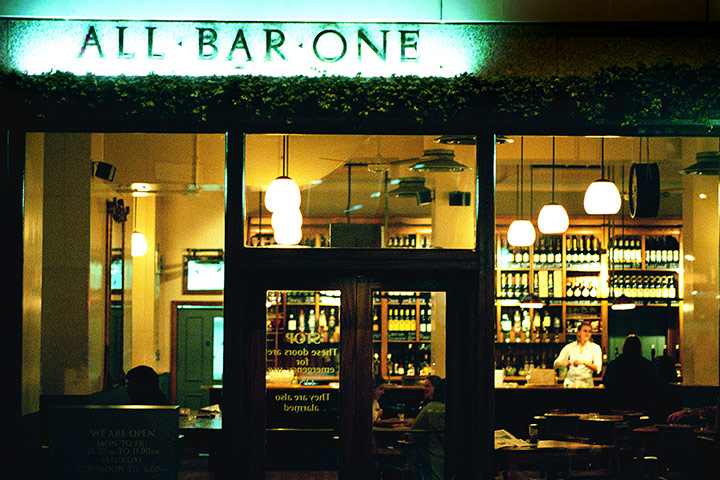 Business Week in Pictures: All Bar One by St Paul's Cathedral, London