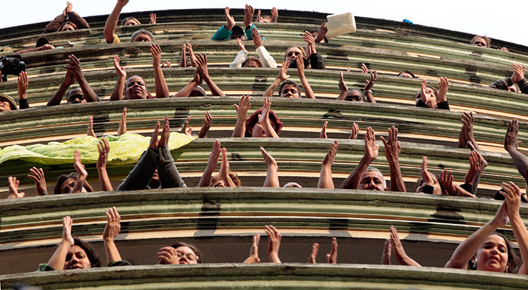 24 hours in pics: Movimento dos Sem-Teto shout slogans from the balconies Sao Paulo