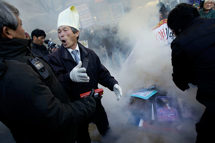 24 hours in pics: An anti-North Korea protester threatens police