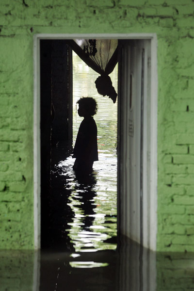 24 hours in pictures: Colombia flood