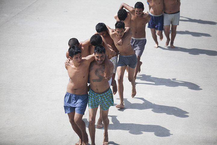 24 hours in pictures: Inmates of La Esperanza jail in El Salvador