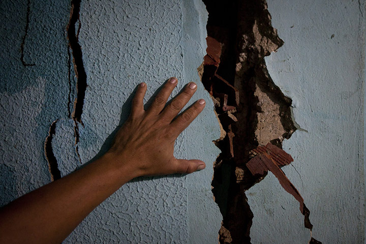 24 hours in pictures: landslides in caracas