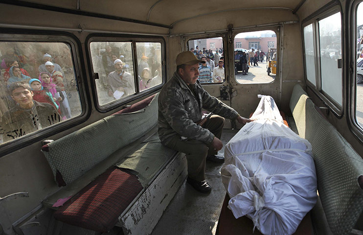 24 hours in picrtures: shootout in srinagar