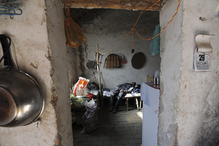 24 hours in picrtures: HIV sufferer in China