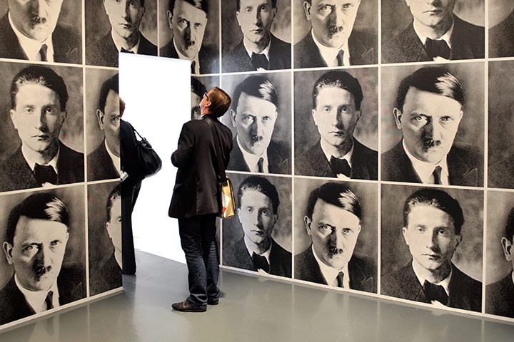 24hours in pics: Covering the wall, Contemporary wallpapers